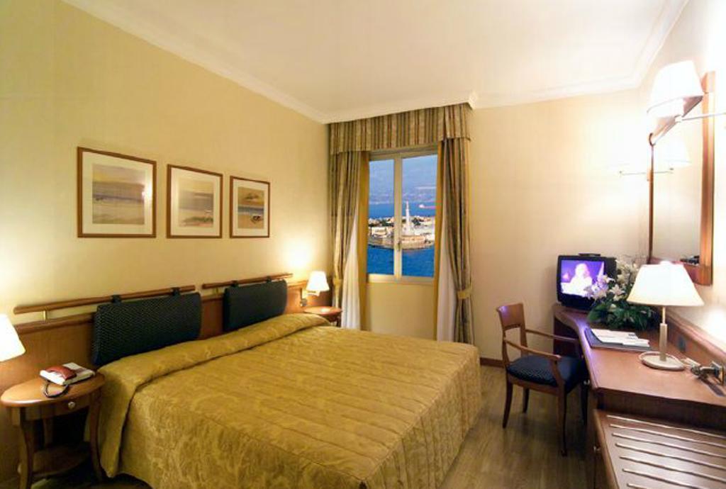 Hotel Dello Stretto Messina Exterior photo